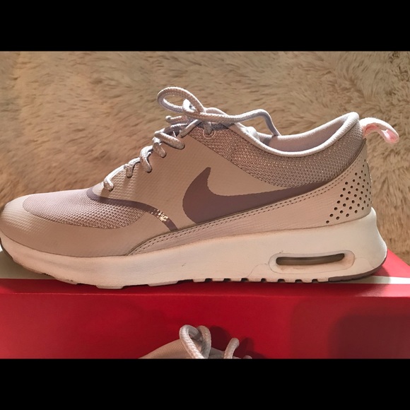 zappos thea nike